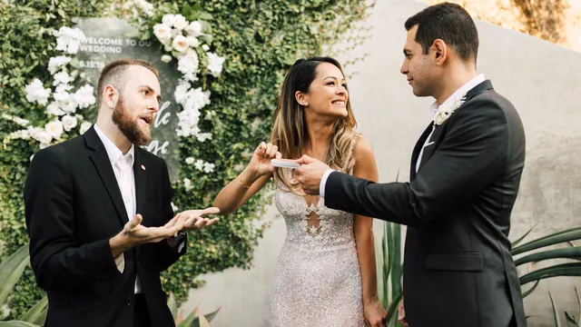Frankie Foti performing close-up magic for a bride and groom