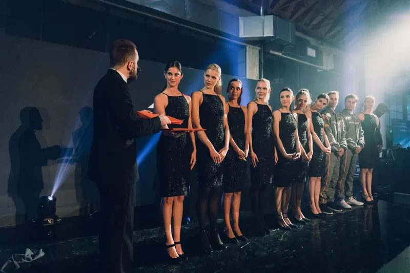 Frankie Foti performing close-up magic for guests